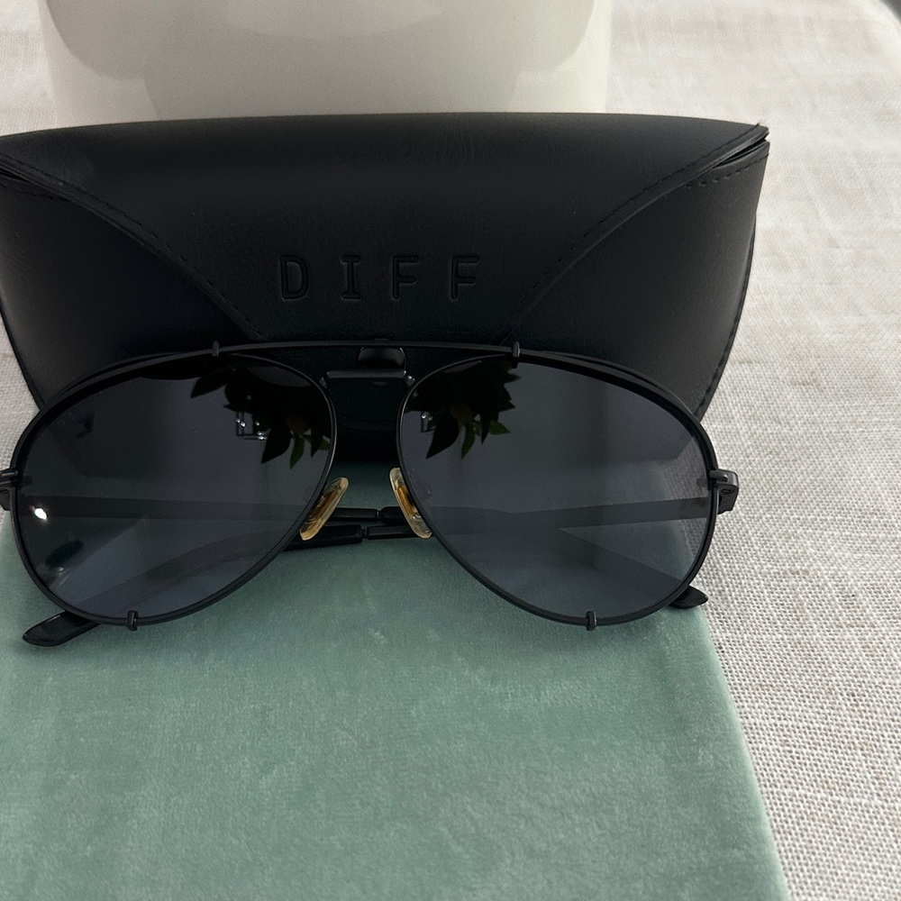 DIFF Kiki Black Aviator Sunglasses